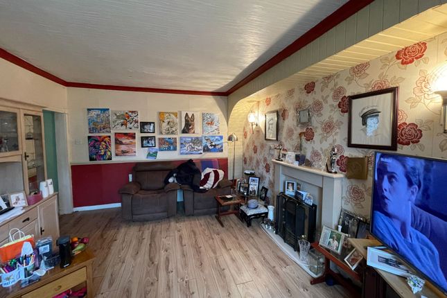 24 Ringway Road, Manchester photo 4