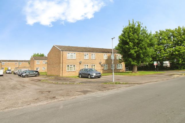 11 Dogridge, Swindon photo 3
