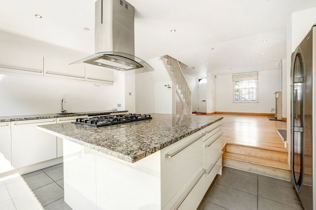Terraced house to rent in Tonsley Road, London