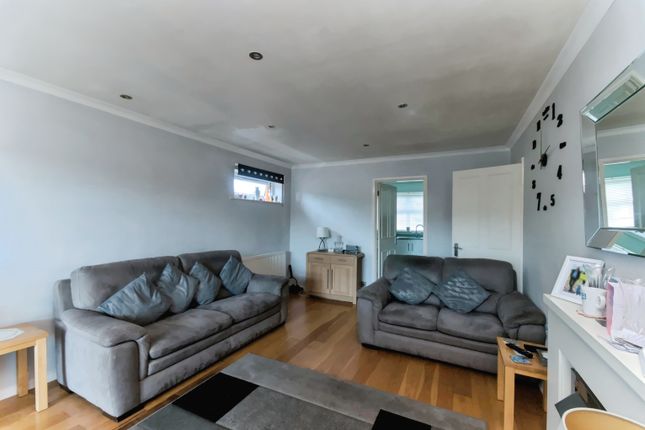 2, Cochrane Close, Eastbourne photo 4