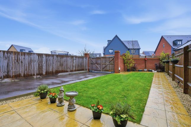 173 Barrosa Way, Milton Keynes photo 3