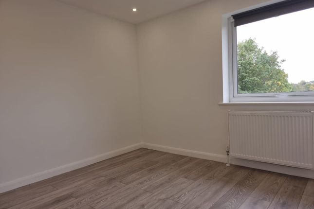 Lulworth Avenue, Wembley photo 5
