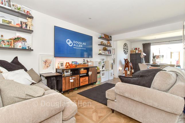 3-bed terraced on 40, Ruskin Path, Wickford, £325,000