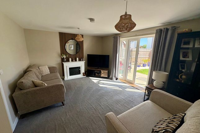30 Cotter Way, Canterbury photo 2