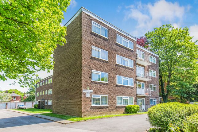 Flats to rent in shirley