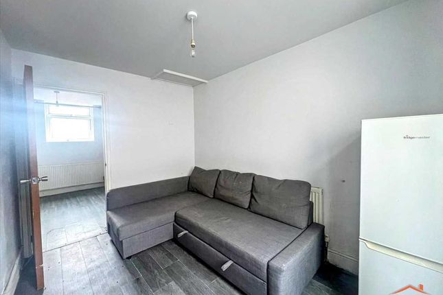 33E, High Street, Harrow photo 3
