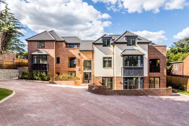 Thumbnail Flat for sale in Howell Hill, Cheam Road, Sutton