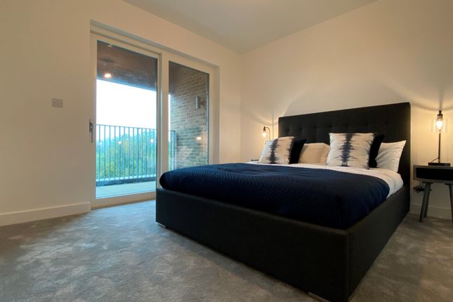 10 Kennington Court, Colindale Gardens, London photo 3