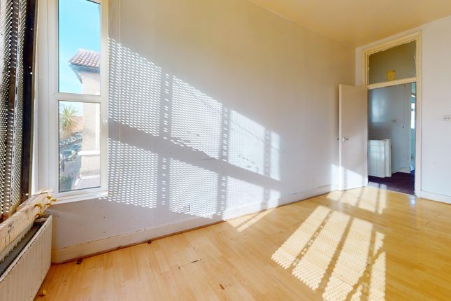 Flat B, London photo 4