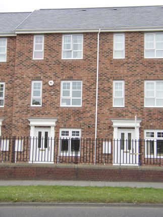 Thumbnail Town house to rent in Coach Lane, North Shields