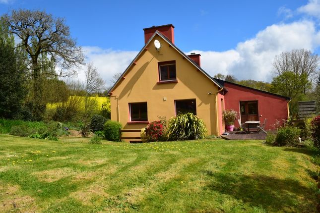 Detached house for sale in 29520 Châteauneuf-Du-Faou, Finistère, Brittany, France