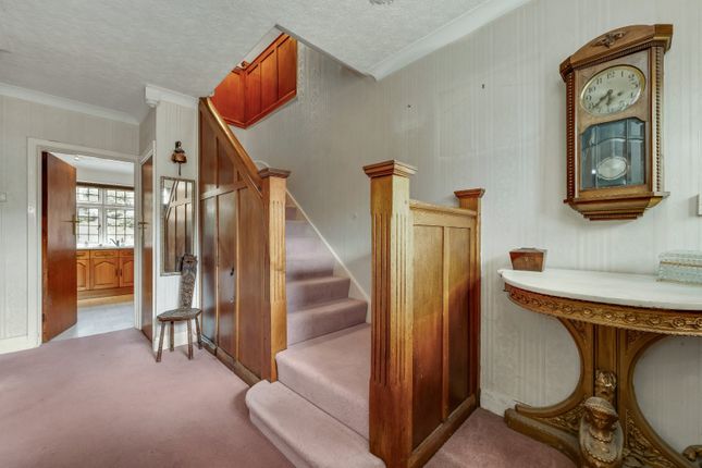 23, Grove Way, Surrey photo 2