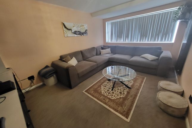 2 Carey Walk, Hulme, Manchester photo 2