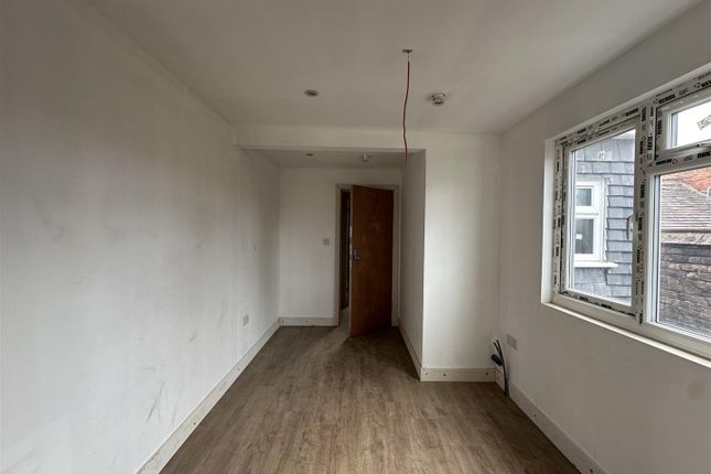 Thumbnail Room to rent in Grays Road, Slough