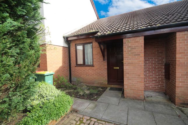 Terraced house to rent in Golf View, Ingol