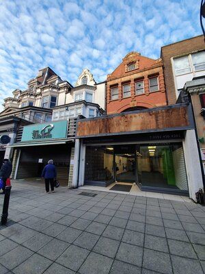 Retail premises to let in Ocean Road, South Shields
