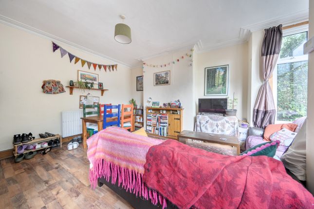 15, Knowle Road, Leeds photo 3