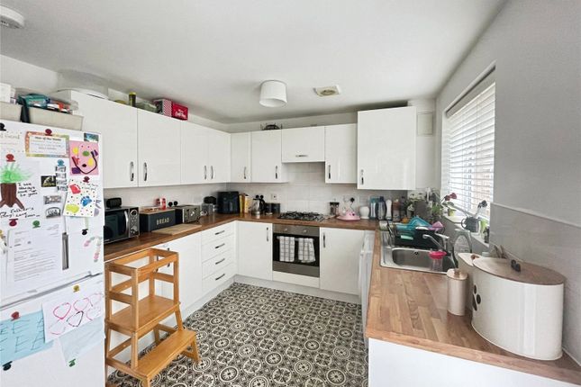 77, Masefield Avenue, Chesterfield photo 2