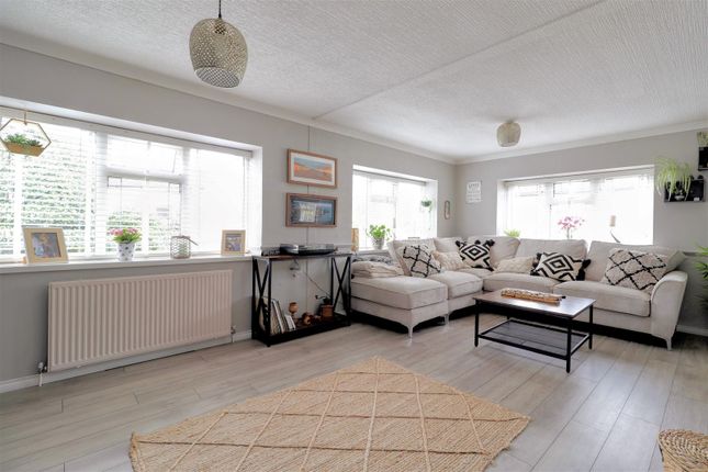 Mobile/park home for sale in Broadway Park, Childswickham Road, Broadway