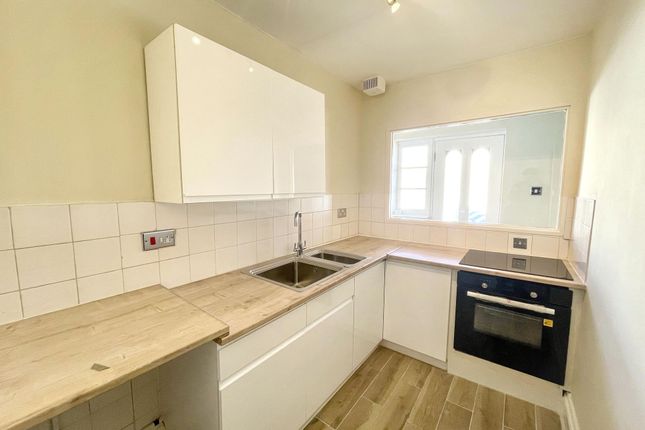 Flat 5, Cary Castle Cary Castle Drive, Torquay photo 3