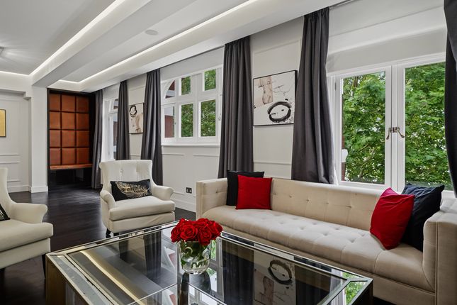 Flat 11, 192, Queens Gate, London photo 4