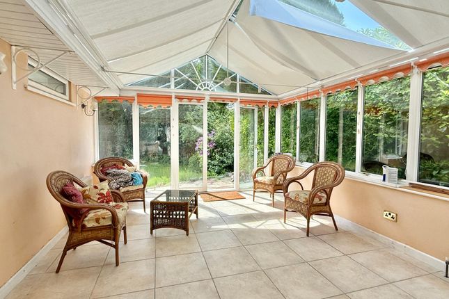 7 Grosvenor Close, Ashley Heath, Ringwood photo 3
