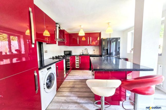 49 Hydefield Close, London photo 2