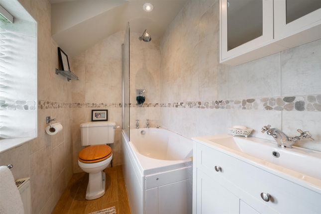 Bathroom.Jpg