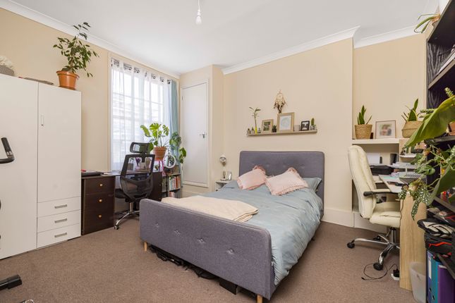 Flat for sale in 18 High Street, Gravesend, Kent