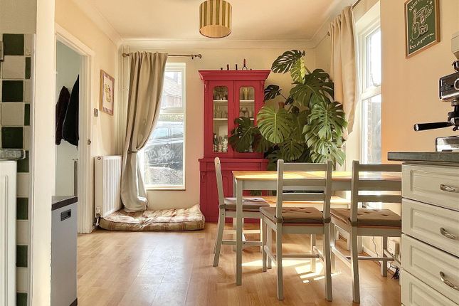 22, Dawlish Crescent, Weymouth photo 3