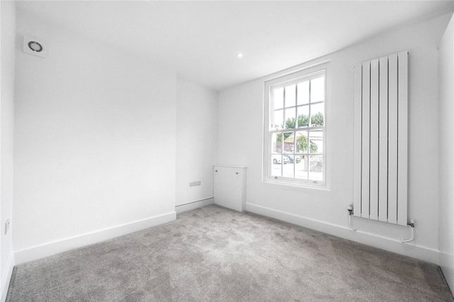 Flat to rent in The Square, Bagshot, Surrey