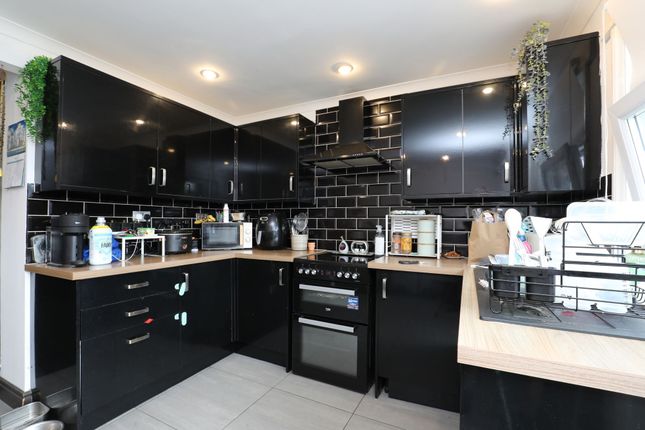 71 Swallow Way, Newport photo 3