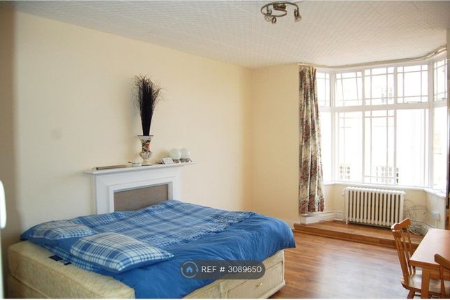 Arthur Court Queensway, London photo 4