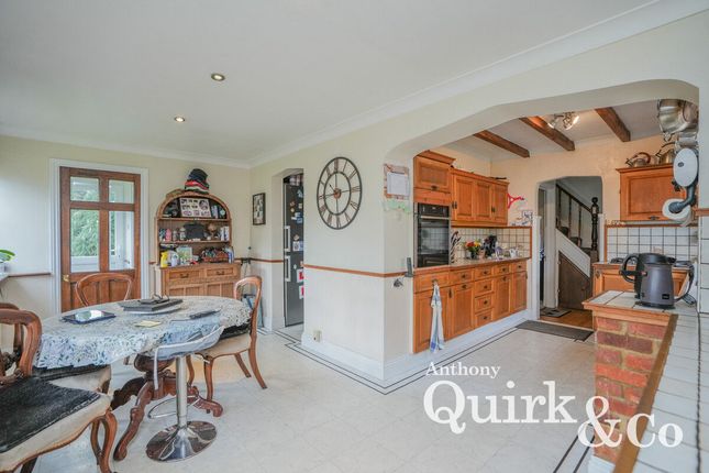 2, St. Agnes Drive, Canvey Island photo 3