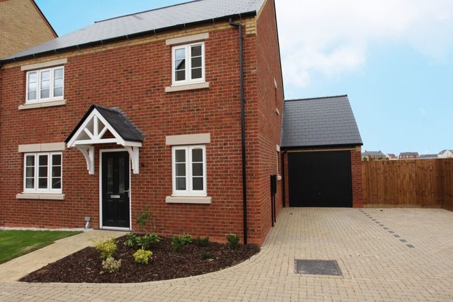 Detached house to rent in Fakenham Street, Bicester, Oxon