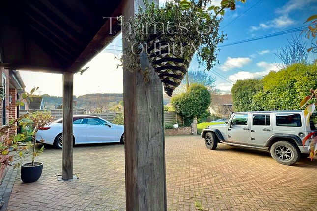 10 Derehams Lane, High Wycombe photo 3