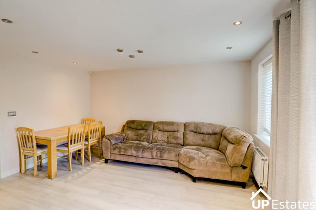 7, Feather Lane, Nuneaton photo 4