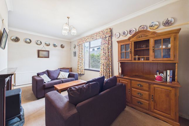 31, Seagrave Road, Sheffield photo 2