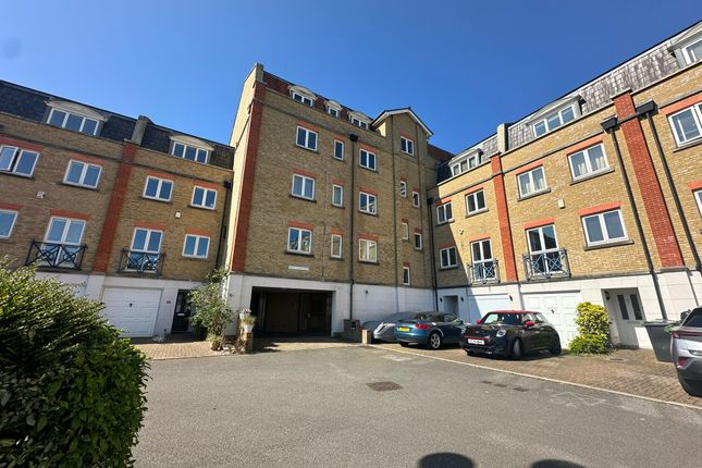 Flat to rent in The Piazza, Eastbourne