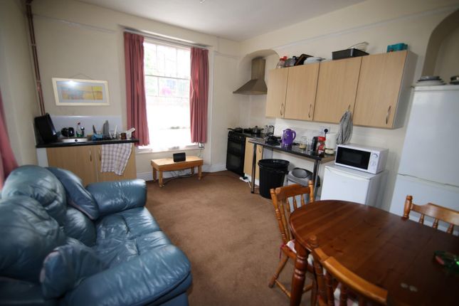 Room to rent in Newport Street, Tiverton