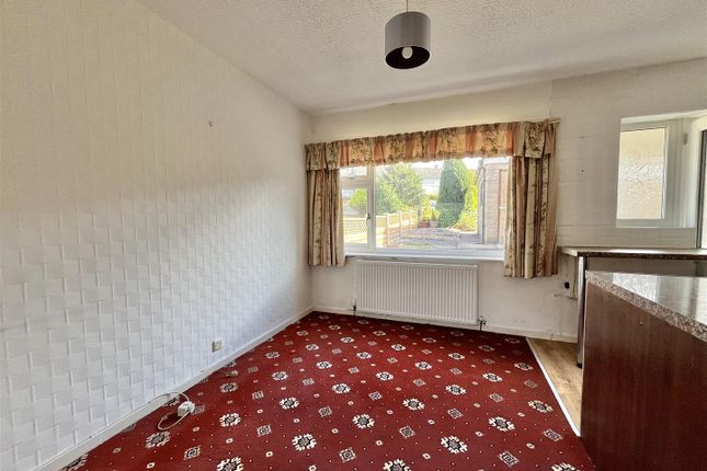 11, Shire Way, Old Glossop photo 4