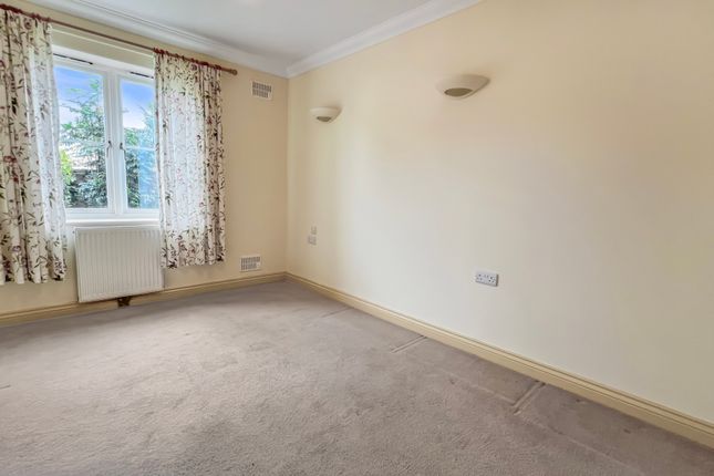 Flat for sale in Chantry Court, Westbury