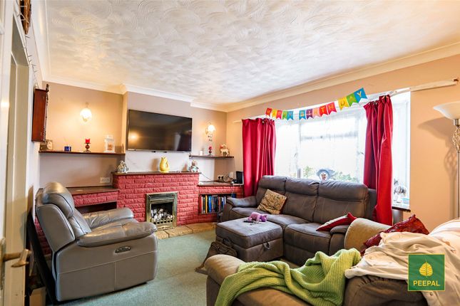 96, Cripley Road, Farnborough photo 4