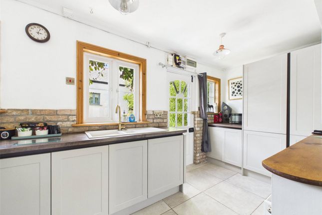 5, Howells Cottages, Stratton photo 3