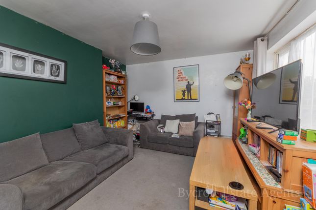 21, Campion Avenue, Great Yarmouth photo 2