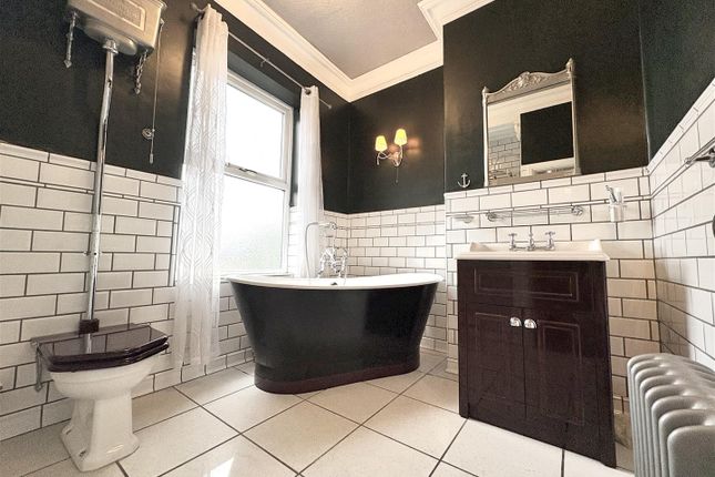 182, Cheetham Hill Road, Dukinfield photo 3