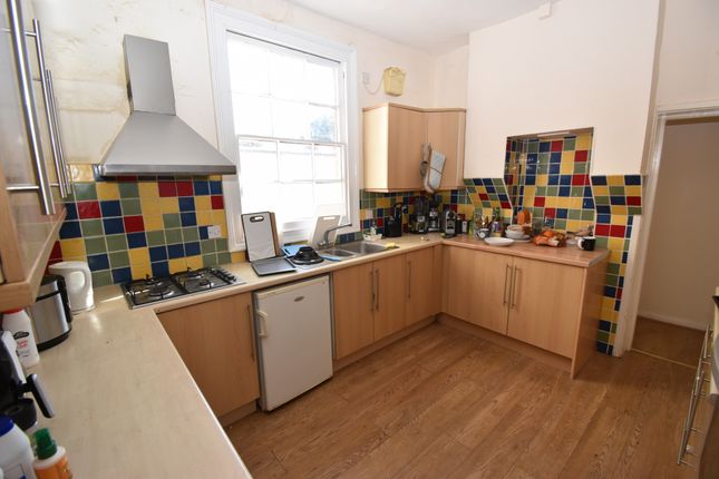 Flat to rent in Leam Terrace, Leamington Spa, Warwickshire