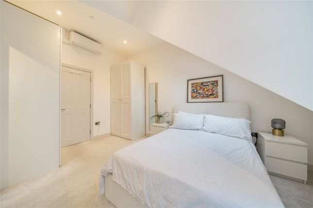 Flat 4, 4A, West Hill, London photo 3