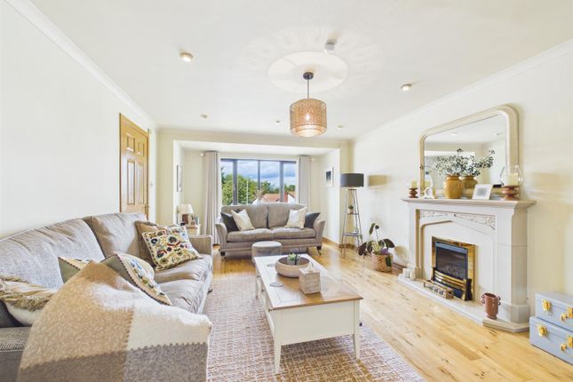 23, Castleview Avenue, Paisley photo 2