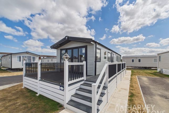 3-bed caravan on Alberta Holiday Park, Faversham Road, Whitstable, £84,995